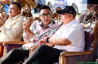 Wakil Ketua Komisi VI DPR RI, Andre Rosiade, bersama Ketua Komisi II DPRD Kota Padang, Rachmad Wijaya, meresmikan Area Parkir Bypass di Jalan Bypass Km 2, Lubuk Begalung, Padang. (Foto: Ist)