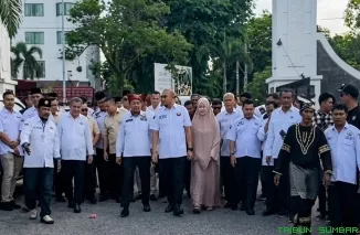 Ketua Umum DPP IKM Andre Rosiade secara resmi mengukuhkan pengurus DPD IKM se-Provinsi Riau di GOR Tribuana, Pekanbaru, Sabtu (20/6/2026). (Foto: Ist)