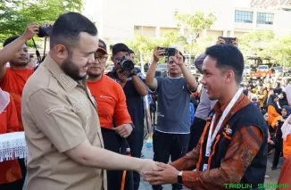 Wali Kota Padang Fadly Amran saat memberikan arahan dalam Apel Siaga Sensus Ekonomi 2026 di Lapangan Upacara Balai Kota Padang Aie Pacah, Rabu (17/6/2026). (Foto: Ist)