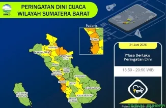 Suasana kondisi cuaca yang tidak menentu dan dampak yang ditimbulkan di wilayah Kota Padang, Minggu (21/6/2026). (Foto: Ist)