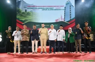 Kegiatan CEO Talk Universitas Andalas bersama PT Pegadaian, dirangkaikan dengan penyerahan hasil riset mitigasi gempa megathrust dan tsunami di Kota Padang. (Foto: Ist)
