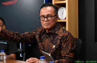 Kepala BP BUMN sekaligus COO Danantara Indonesia, Dony Oskaria, memaparkan hasil transformasi sejumlah BUMN. (Foto: Ist)