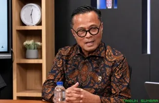 Kepala BP BUMN sekaligus COO Danantara Indonesia, Dony Oskaria, memaparkan tiga pilar transformasi ekonomi nasional, dalam sebuah podcast yang tayang Rabu (10/6/2026). (Foto:  podcast bukan kaleng kaleng)