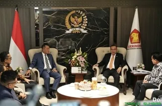 Kepala Badan Pengelola BUMN sekaligus COO Danantara Indonesia, Dony Oskaria, mengikuti rapat koordinasi bersama Wakil Ketua DPR RI, Sufmi Dasco Ahmad, serta jajaran pimpinan BUMN dan Himbara di Gedung Nusantara III, Senayan, Jakarta. (Foto: Ist)