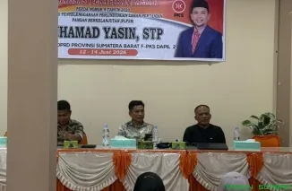 Anggota DPRD Sumatera Barat M. Yasin menyampaikan materi sosialisasi Perda Nomor 4 Tahun 2020 tentang Penyelenggaraan Lahan Pertanian Pangan Berkelanjutan di Aula Joyo Makmur, Kota Pariaman, Sabtu (13/6/2026). (Foto: Ist)