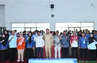 Wali Kota Padang Fadly Amran saat memimpin Rapat Evaluasi Program Makan Bergizi Gratis di Balai Kota Aie Pacah, Rabu (17/6/2026). (Foto: Ist)