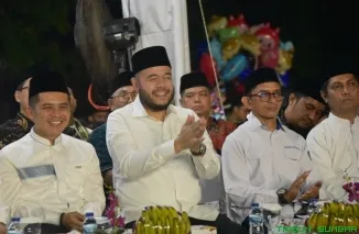Wali Kota Padang Fadly Amran bersama Wakil Ketua DPRD Sumbar Muhammad Iqra Chissa Putra menghadiri Gema Hijrah Minangkabau 2026 di lapangan sebelah Kantor Camat Pauh, Sabtu (13/6/2026). (Foto: ist)
