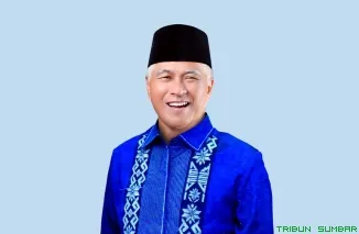 Tokoh PAN Sumbar, Guspardi Gaus, memberikan keterangan pers terkait pergantian pucuk pimpinan DPW PAN Sumbar, Rabu (17/6/2026). (Foto: Ist)