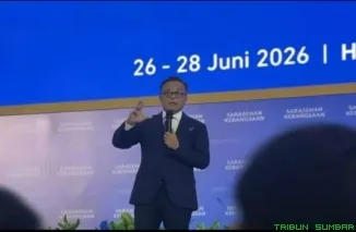 Dony Oskaria, Kepala BP BUMN sekaligus COO Danantara Indonesia, memaparkan strategi pengelolaan perusahaan milik negara dalam acara KSTI 2026. (Foto: Ist)