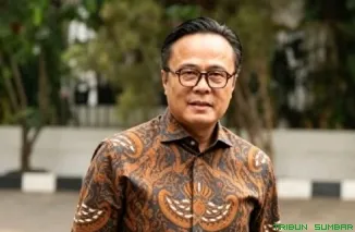 Kepala BP BUMN, Dony Oskaria, memberikan keterangan kepada awak media di sela-sela acara Flag Off BTN Jakarta International Marathon di Monas, Jakarta, Minggu (14/6/2026). (Foto: Ist)