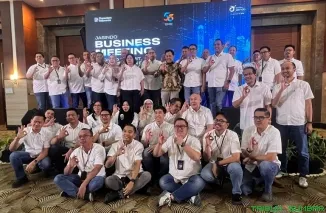 Komisaris Independen PT Asuransi Jasa Indonesia (Jasindo), Yv Tri Saputra, memberikan arahan kepada jajaran Regional Office Manager (ROM) di Semarang, Minggu (14/6/2026). (Foto: Ist)
