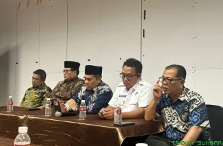 Ketua Umum PP ILUNI UIN Imam Bonjol Padang, Maneger Nasution, bersama pengurus pusat dan daerah menghadiri rapat persiapan Mubes ILUNI UIN Imam Bonjol Padang di Hotel Imam Bonjol, Padang, Rabu (10/6/2026). (Foto: Ist)