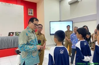 Pimpinan Ombudsman Republik Indonesia, Manager Nasution, meninjau penyelenggaraan Sekolah Rakyat Menengah Pertama (SRMP) 4 Padang di lingkungan BBPPKS Padang. (Foto: Ist)