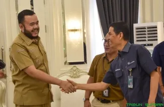 Wali Kota Padang Fadly Amran menerima audiensi Pengurus Penghimpunan Dokter Paru Indonesia (PDPI) Sumatera Barat di VIP Rumah Dinas Wali Kota Padang, Selasa (2/6/2026). (Foto: Ist)