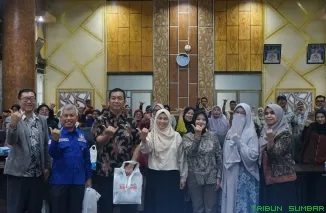 Staf Ahli Wali Kota Padang Bidang Pembangunan, Ekonomi, dan Keuangan, Syahrial Kamat, membuka Workshop Digital Selling Mastery di Balai Kota Padang, Kamis (11/6/2026). (Foto: Ist)