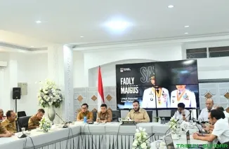 Wali Kota Padang Fadly Amran bersama Plt Kepala BWS Sumatera V Padang Reski Wahyudi menggelar rapat strategis percepatan rehabilitasi dan rekonstruksi pascabencana hidrometeorologi di Kediaman Resmi Wali Kota Padang, Senin (29/6/2026). (Foto: Ist)