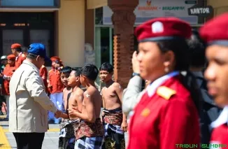Presiden Prabowo Subianto memberikan motivasi kepada siswa Sekolah Rakyat Menengah Pertama 17 Tabanan. (Foto: Ist)