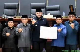 Rapat Paripurna pengesahan Ranperda Penguatan Lembaga Adat dan Pelestarian Nilai Budaya Minangkabau menjadi Perda Nomor 5 Tahun 2026, Sabtu (14/6/2026). (Foto: Ist)