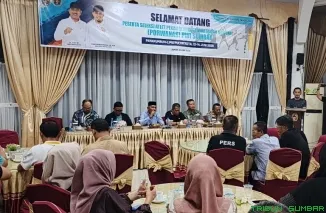 Bupati Limapuluh Kota H. Safni Sikumbang beserta jajaran pengurus PWI saat membuka Seleksi Atlet Porwanas PWI Sumatera Barat di Aula Rumah Dinas Bupati Limapuluh Kota, Jumat (12/6/2026). (Foto: Ist)