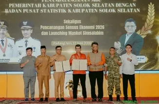 Acara pencanangan Sensus Ekonomi 2026 di Solok Selatan yang dihadiri Bupati H. Khairunas dan Kepala BPS Sumatera Barat Nurul Hasanudin, sekaligus penandatanganan MoU antara Pemkab dan BPS untuk kelancaran pendataan. (Foto: Ist)