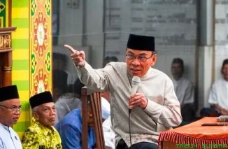 Wakil Wali Kota Padang Maigus Nasir memberikan tausiyah dalam kegiatan Subuh Mubarakah yang berlangsung di Masjid Nurul Ikhlas, Kelurahan Surau Gadang, Kecamatan Nanggalo, Sabtu (27/6/2026). (Foto: Ist)