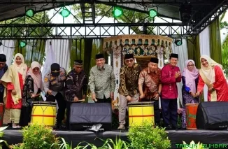 Wakil Wali Kota Padang Maigus Nasir secara resmi membuka MTQN ke-42 Tingkat Kecamatan Nanggalo di Halaman Kantor Camat Nanggalo, Sabtu (20/6/2026). (Foto: Ist)