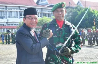 Wakil Wali Kota Padang, Maigus Nasir, memimpin Upacara Peringatan Hari Lahir Pancasila Tingkat Kota Padang Tahun 2026 di Lapangan Upacara Balai Kota Padang, Aie Pacah, Senin (1/6/2026). (Foto: Ist)