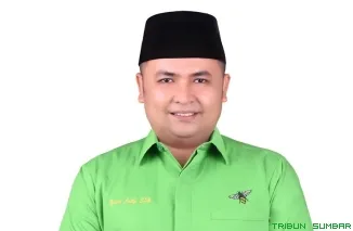 Ketua DPC PKB Kota Padang, Yusri Latif, bersama jajaran pengurus baru periode 2026--2031 usai menerima mandat kepengurusan. (Foto: Ist)