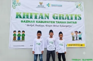 Suasana kegiatan khitan gratis yang diselenggarakan BAZ Tanah Datar di Nagari Tigo Jangko, Kecamatan Lintau Buo. (Foto: Ist)
