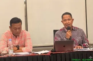 Penasihat hukum Beny Saswin Nasrun, Charles Sijabat memberikan keterangan pers terkait penangguhan penahanan. (Foto: Ist)