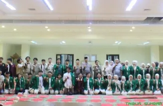 Suasana prosesi pelepasan peserta Ekspedisi Andalas 2026 di Aula Masjid Raya Sumatera Barat. (Foto: Ist)