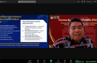Ketua Komisi Informasi Provinsi DKI Jakarta Harry Ara Hutabarat saat menjadi narasumber dalam Forum Konsultasi Publik penetapan standar pelayanan pemutakhiran data pemilih yang diselenggarakan KPU DKI Jakarta, Rabu (29/7/2026). (Foto: Ist)