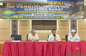 Prof. Ganefri, Ph.D. saat memberikan sambutan setelah terpilih secara aklamasi sebagai Ketua Umum BAVETI Sumatera Barat periode 2026--2031 dalam Musprov yang digelar di Padang. (Foto: Ist)