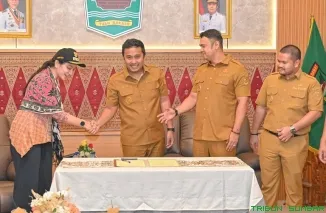 Wakil Gubernur Sumbar Vasko Ruseimy bersama kepala daerah Sawahlunto, Sijunjung, dan Dharmasraya menandatangani komitmen bersama untuk mengusulkan kawasan SSD sebagai Proyek Strategis Nasional. (Foto: Ist)