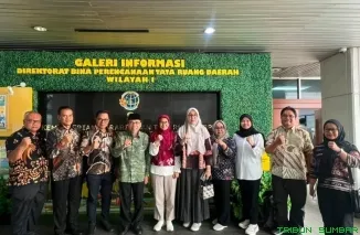 Wakil Wali Kota Padang Maigus Nasir bersama jajaran saat melakukan koordinasi dan konsultasi percepatan pembangunan Sekolah Rakyat di Jakarta, Kamis (23/7/2026). (Foto: Ist)