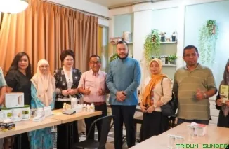 Wali Kota Padang Fadly Amran menyambut kunjungan mantan Wakil Menteri Kesehatan Malaysia Datuk Dr. Noor Azmi. (Foto: Ist)
