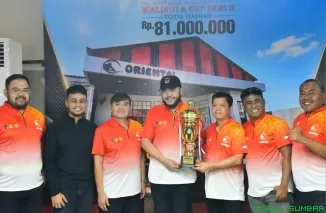 Wali Kota Padang Fadly Amran secara resmi membuka Turnamen 128 Pool Oriental Billiards Piala Bergilir Wali Kota Cup Seri II Tahun 2026 di Oriental Billiards, Sabtu (22/8/2026). (Foto: Ist)