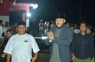 Wali Kota Padang Fadly Amran menghadiri puncak peringatan HUT ke-81 Kemerdekaan RI di Jalan Jawa Gadut, Kelurahan Limau Manis, Kecamatan Pauh, Sabtu (22/8/2026) malam. (Foto: Ist)