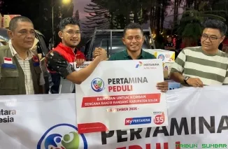 PT Pertamina Patra Niaga bersama Hiswana Migas Sumbar menyerahkan bantuan bagi warga terdampak banjir bandang di Kabupaten Solok, Rabu (23/9/2026). (Foto: Ist)