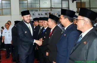 Wali Kota Padang Fadly Amran didampingi Wakil Wali Kota Maigus Nasir saat melantik dan mengambil sumpah jabatan pejabat Administrator, Pengawas, Pejabat Fungsional serta Kepala Sekolah di lingkungan Pemko Padang, Rabu (9/9/2026). (Foto: Ist)