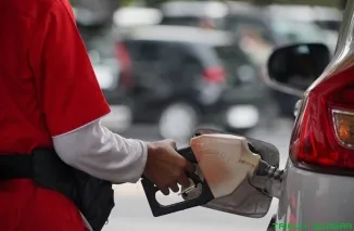 Tim Pengendali Kualitas & Kuantitas BBM Pertamina Patra Niaga mengambil sampel Pertalite di SPBU wilayah Padang dan Agam untuk diuji di Laboratorium Terpadu Teluk Kabung serta Lemigas. (Foto: Ist)