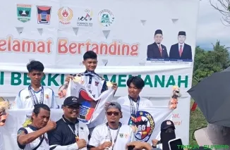 Muhammad Fawwaz Ziddan, anak petani Kelurahan Kuranji, raih 3 medali emas berkuda memanah di Porprov Sumbar mewakili KONI Kota Padang. (Foto: Ist)