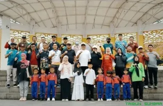 Bupati Solok Selatan Khairunas apresiasi penampilan pelajar di CFD RTH Padang Aro. (Foto: Ist)