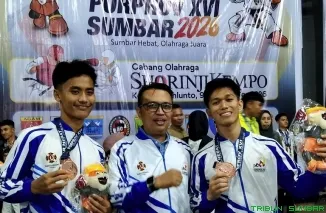 Atlet Shorinji Kempo Pesisir Selatan Adrian Farel (70 kg) dan Muhammad Syahdan (65 kg) raih dua medali perunggu nomor Randori Putra Porprov XVI Sawahlunto. (Foto: Ist)
