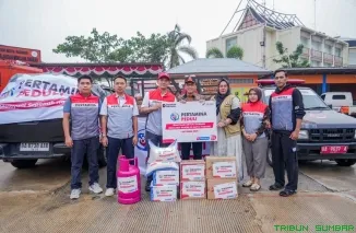 Pertamina Sumbar salurkan bantuan senilai Rp100 juta ke 3 kecamatan terdampak banjir Padang di Koto Tangah, Nanggalo, Kuranji. (Foto: Ist)