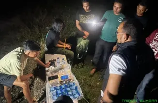 Kapolres Dharmasraya AKBP Kartyana Widyarso Wardoyo pimpin penangkapan KS. (Foto: Ist)