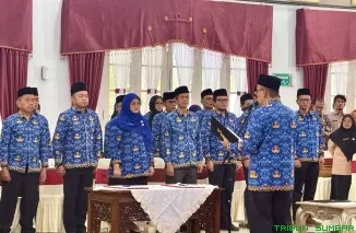 Sekretaris Daerah Provinsi Sumatera Barat Arry Yuswandi melantik 33 pejabat Administrator dan Pengawas. (Foto: Ist)