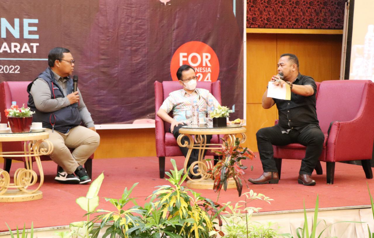 Bincang lepas Gagasan Transformasi Erick Thohir untuk Indonesia, (ka-ki) Adrian, Andri Rusta dan Lukman Edy, Basko Kamis 17 Februari 2022. (gusriko)