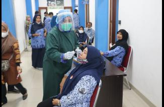 Antisipasi zerpapar varian omicron, 125 ASN dan Non ASN Diskominfotik Sumbar, Kamis 17 Februari 2022 diswab PCR. (dok/mmc) 