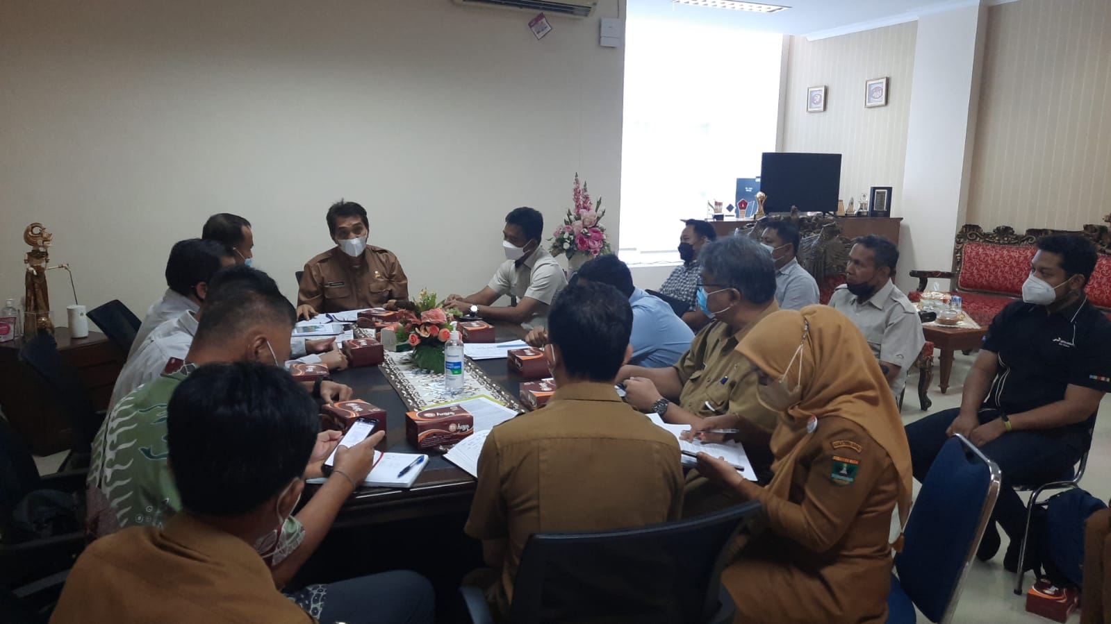 Rapat lengkap sikapi BBM Solar subsidi langka dihadiri Polda, Pertamina dan Hiswana. Migas, Selasa 29 Maret 2022. (dok/kominfotik) 